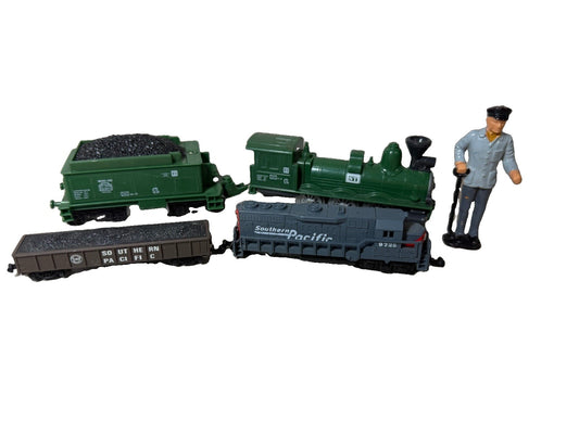 Vintage Southern Pacific Model Train Locomotive Cars Conductor Figure Toy Set