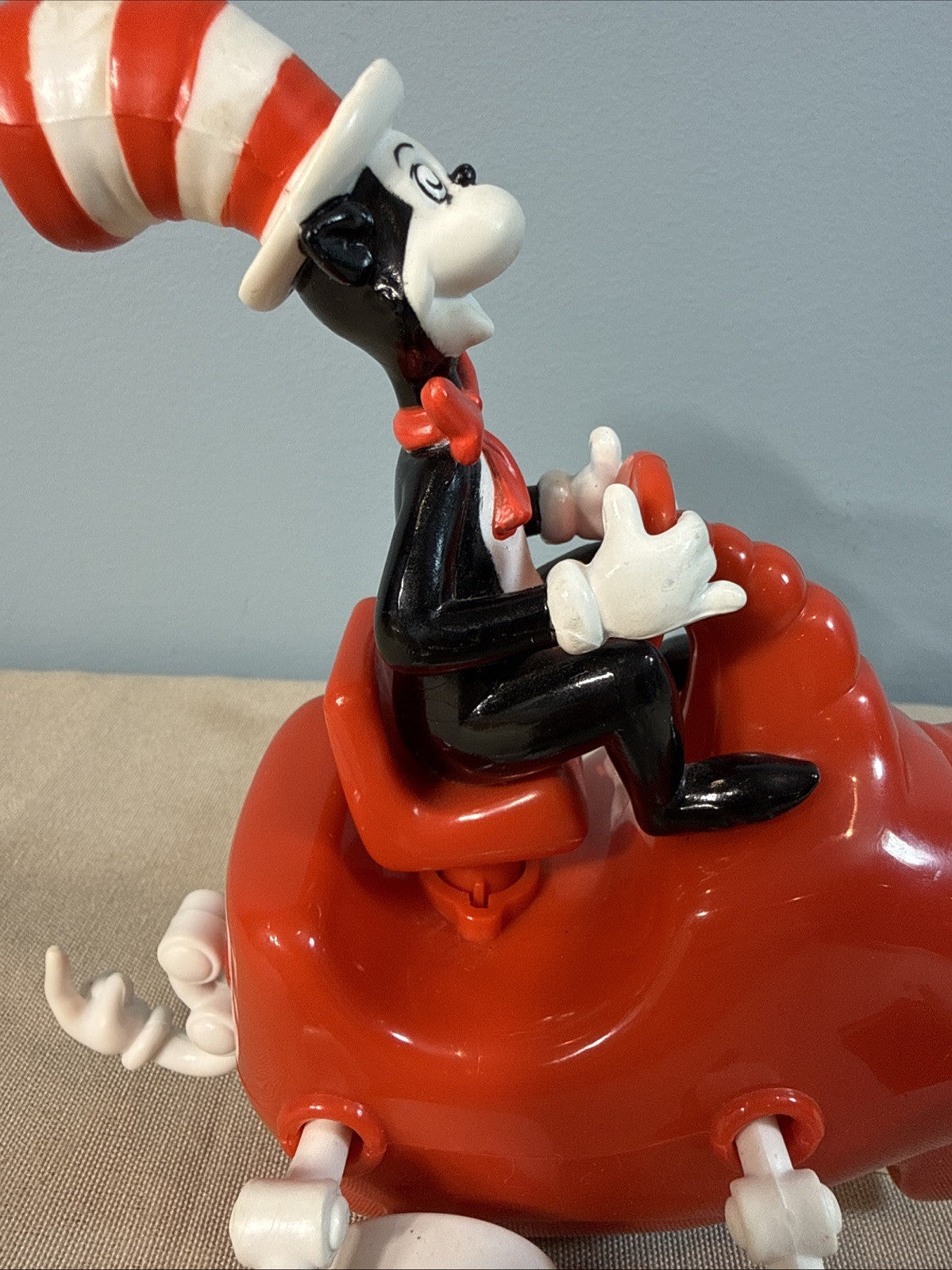 Vintage 2002 Ertl Dr Seuss Motion Mobiles Cat In The Hat Cleaning Car Toy