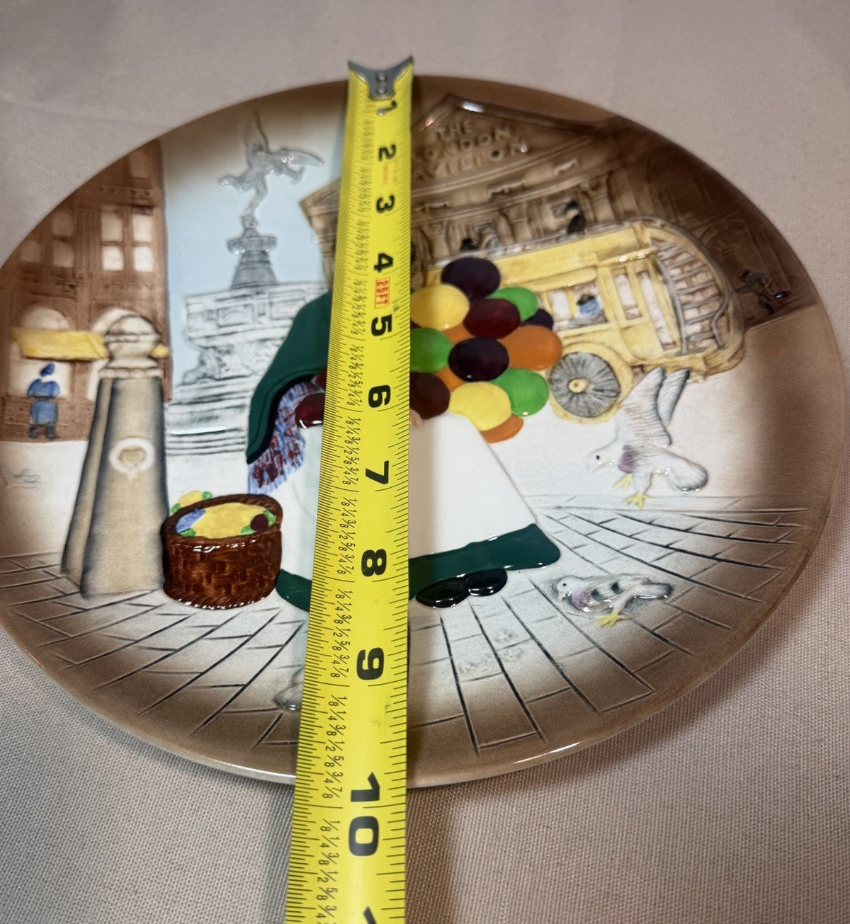 Royal Doulton The Old Balloon Seller Plate D6649 Mint 1979 England