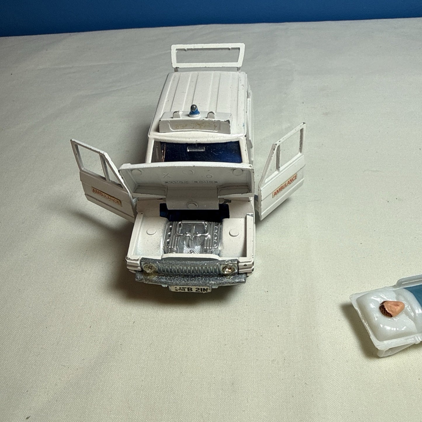 Vintage Range Rover Ambulance Dinky 268 Opening Hood Doors Hatch With Stretcher