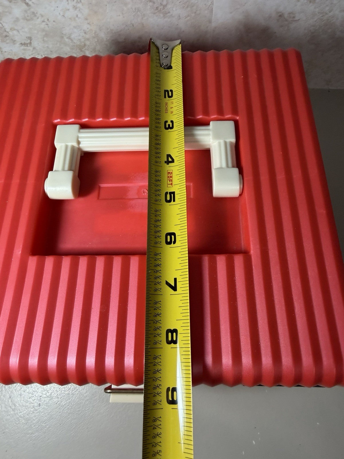 Vintage Sassaby Red Plastic Makeup Train Case Vanity Cosmetic Box Model 101-10