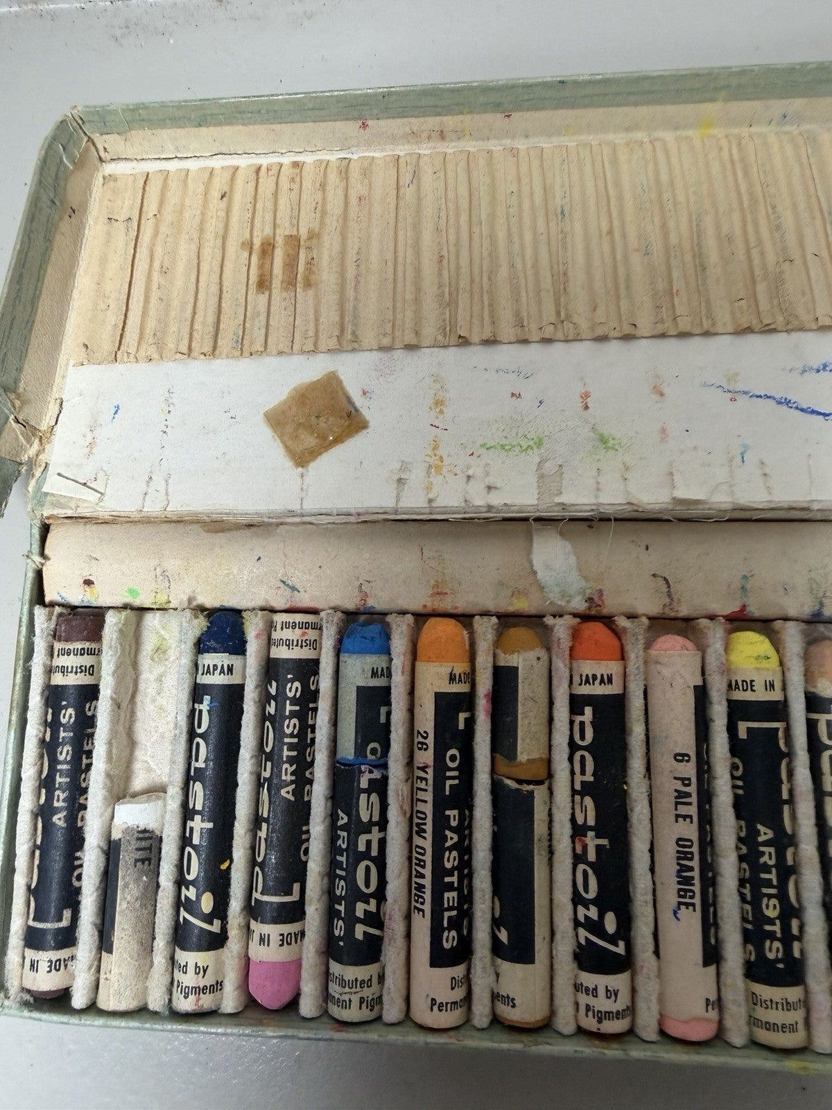 Vintage Pastol Artists Oil Pastels 24 Academy Size Sticks Permanent Pigments Box