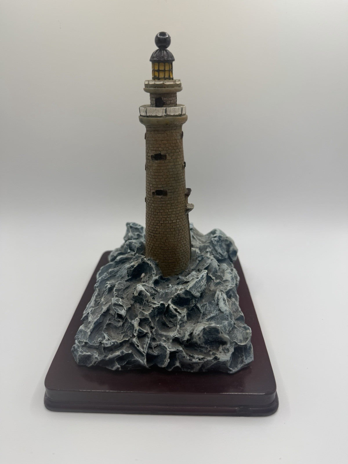 Oneida Studios Minots Ledge MA Lighthouse Figurine Resin 6.5 Inch Coastal Decor