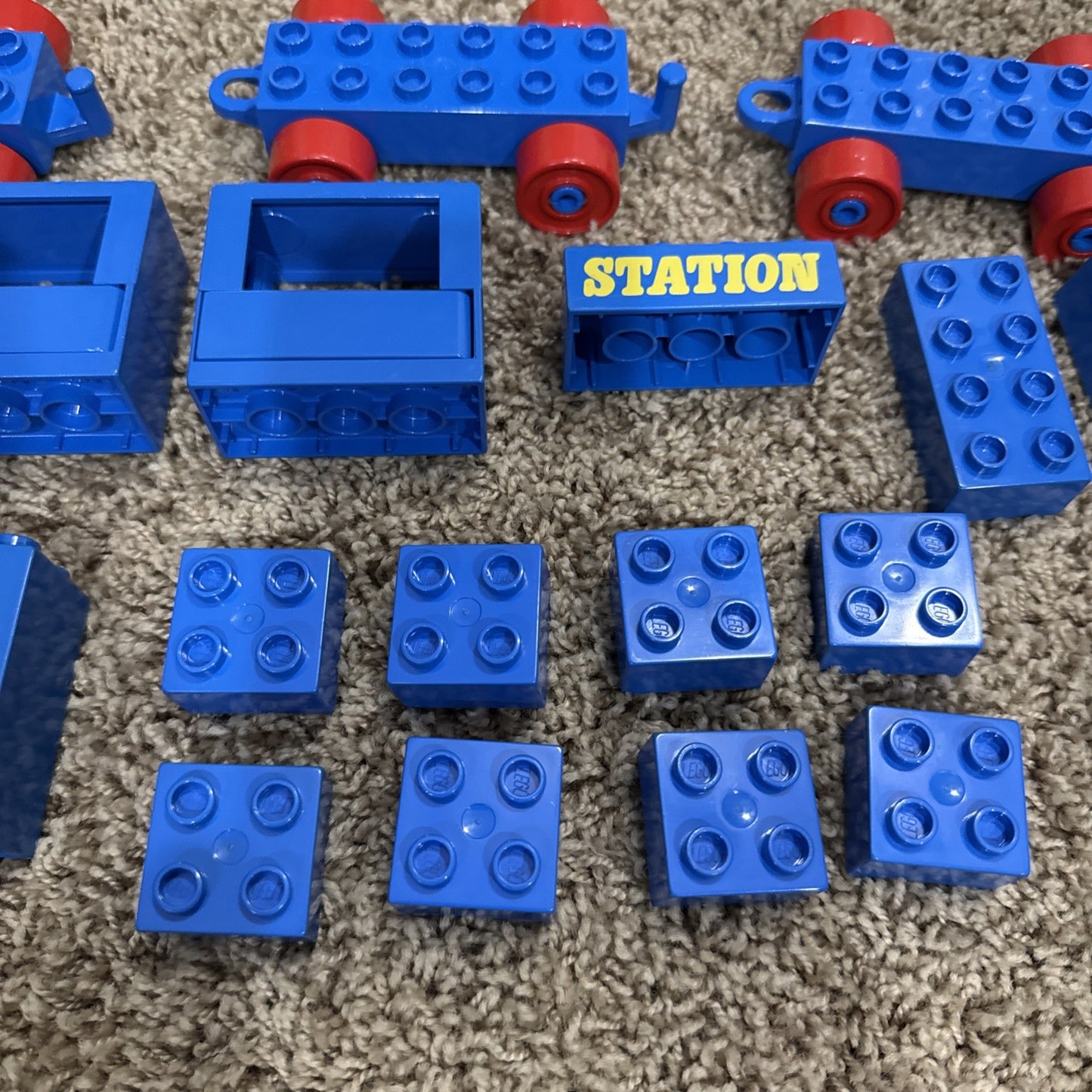 Vintage LEGO 523 Train Station Set Town Building Vehicles Minifigures w/ Extras