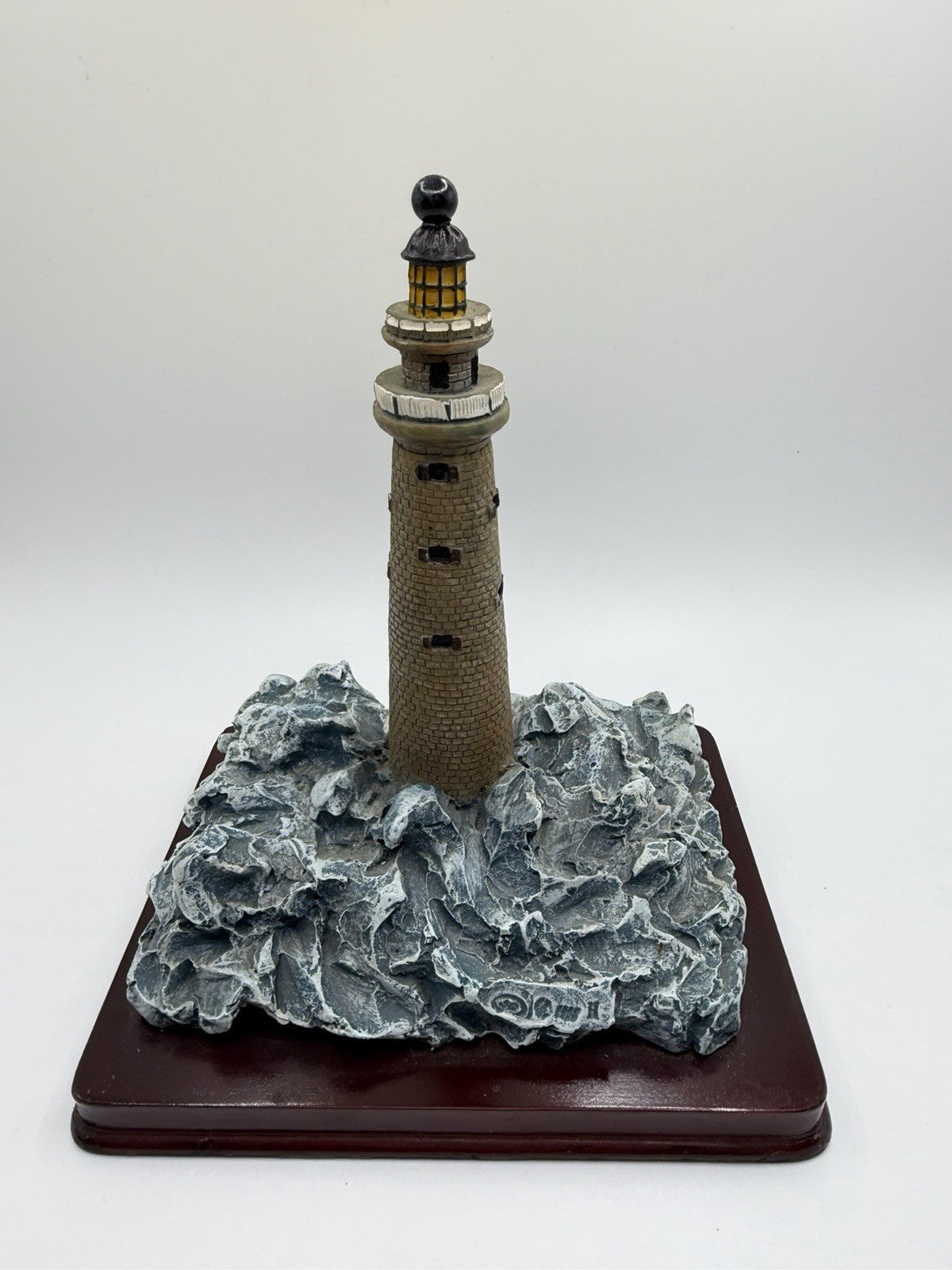 Oneida Studios Minots Ledge MA Lighthouse Figurine Resin 6.5 Inch Coastal Decor