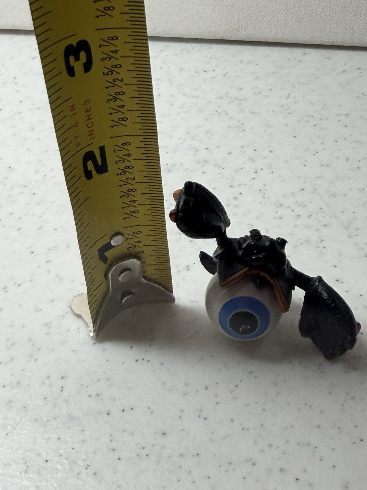ZURU Smashers Series 2 Gross Odd Bodies Eye Sore Mini Figure Black Blue toy