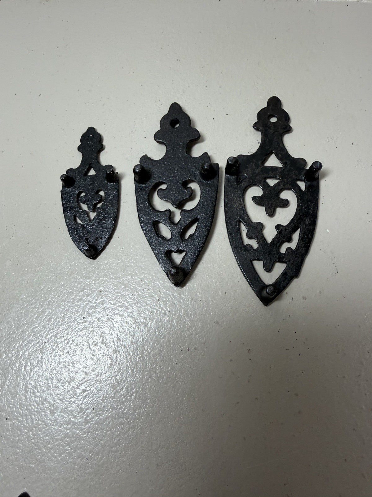 Vintage Cast Iron Sad Irons Miniature Heart Trivets Salesman Sample Lot of 3