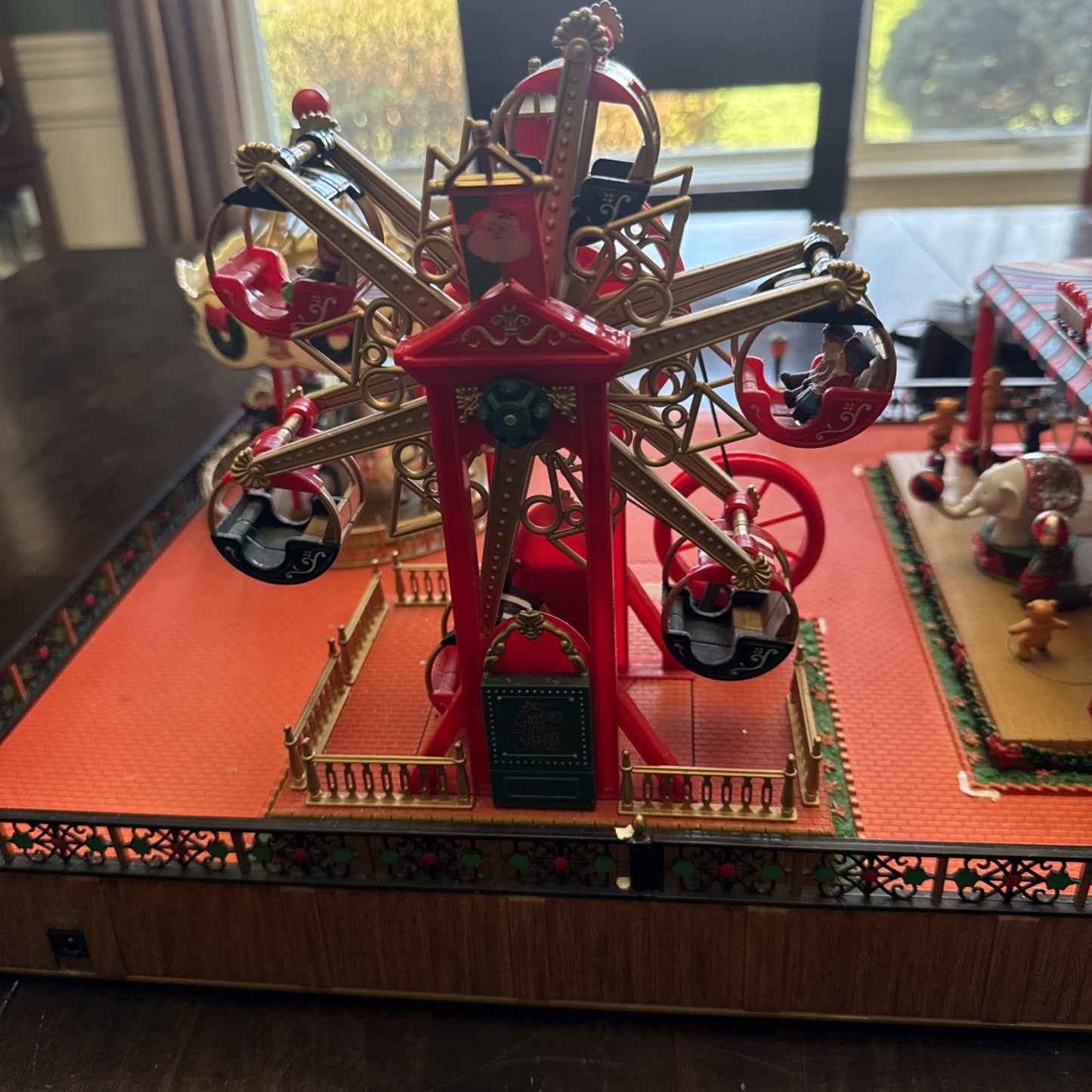 Maisto Santa Holiday Wonderland Animated Illuminated Christmas 1998 Works
