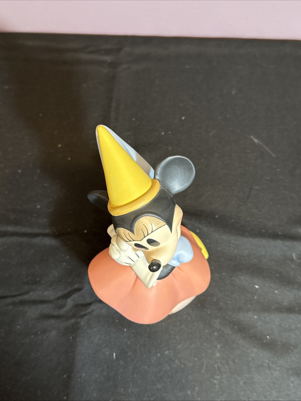 Disney Princess Minnie Brave Little Tailor Figurine 1996 Beautiful