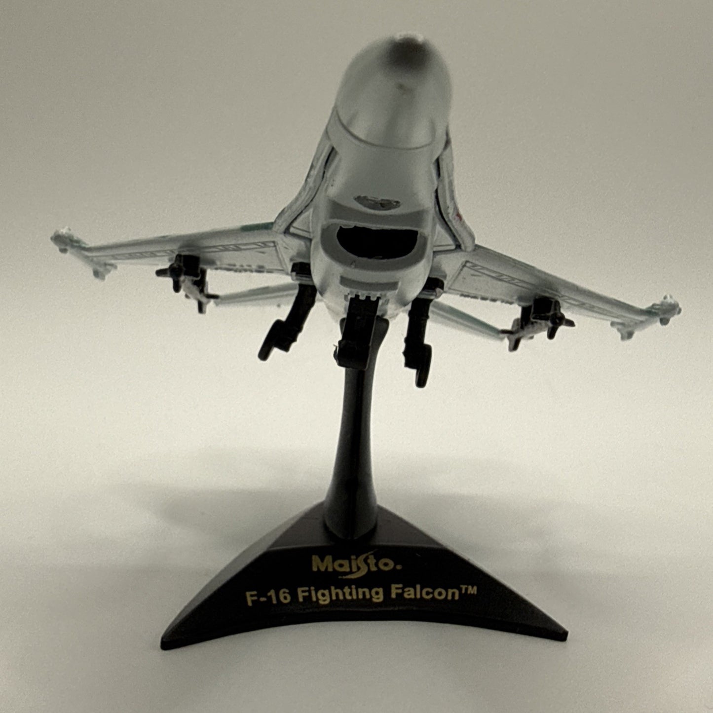 Maisto AV 8B Harrier Marine Fighter Jet, Diecast Aircraft Replica, With Stand