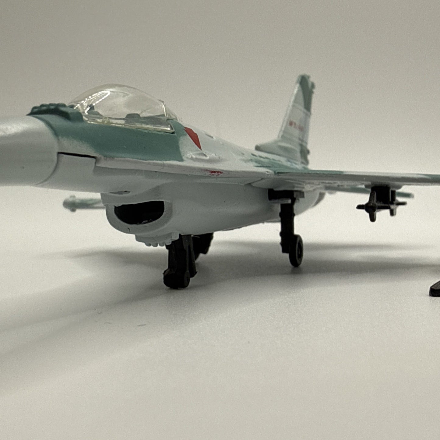Maisto AV 8B Harrier Marine Fighter Jet, Diecast Aircraft Replica, With Stand