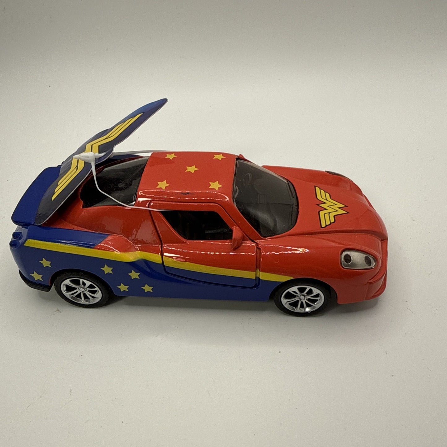 DC Comics Wonder Woman Logo Diecast Car Red Pullback Action Toy 5" New with Tags