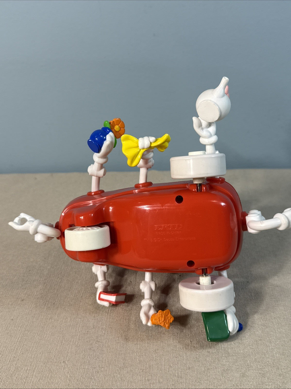 Vintage 2002 Ertl Dr Seuss Motion Mobiles Cat In The Hat Cleaning Car Toy