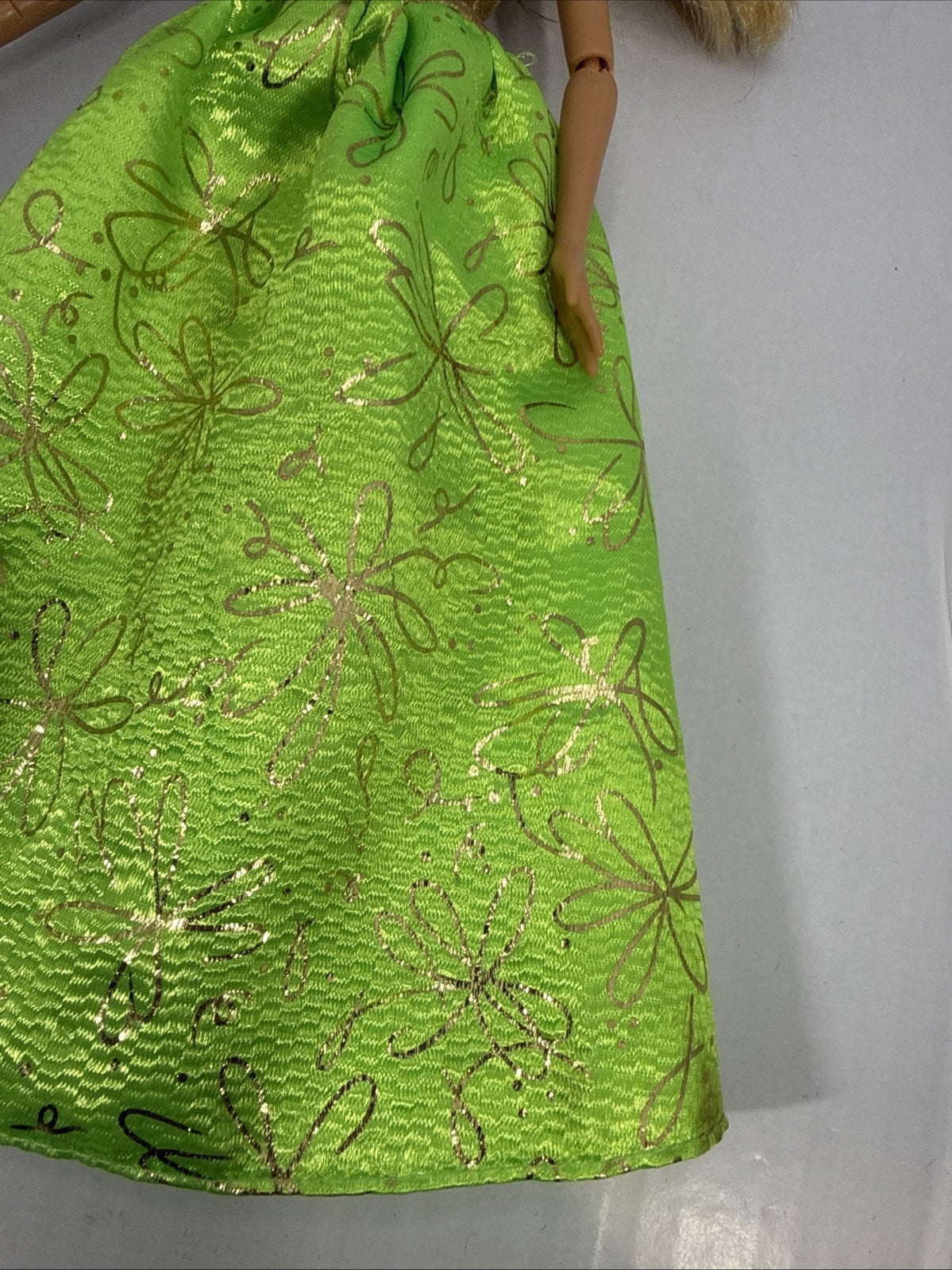Barbie in a Tropical Splash Gift Pack Lime Green Floral Maxi Dress Doll