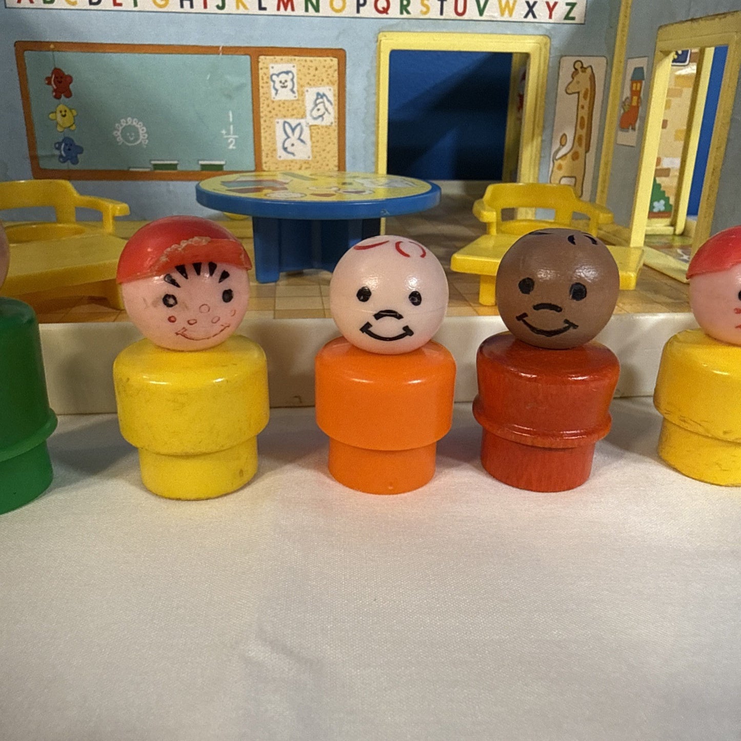 Vintage Fisher Price Little People Nursery School 929 Playset Figures No Roof