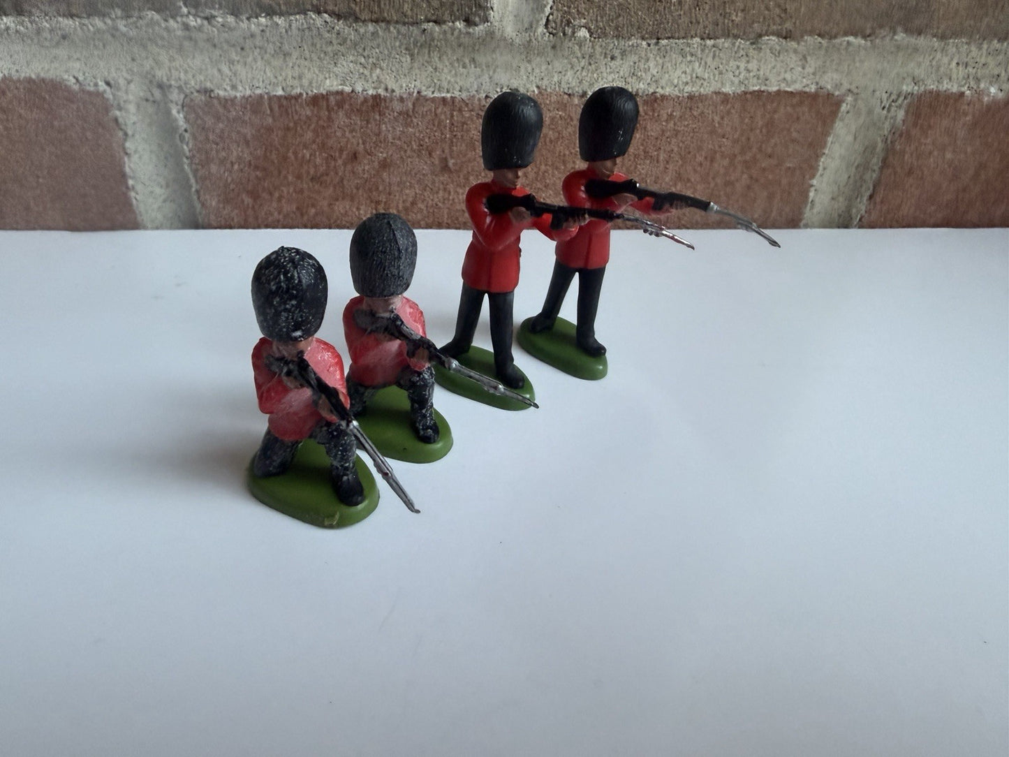 Vintage Britains Deetail Toy Soldier Lot Guardsmen Cannon Sentry Plastic Figures