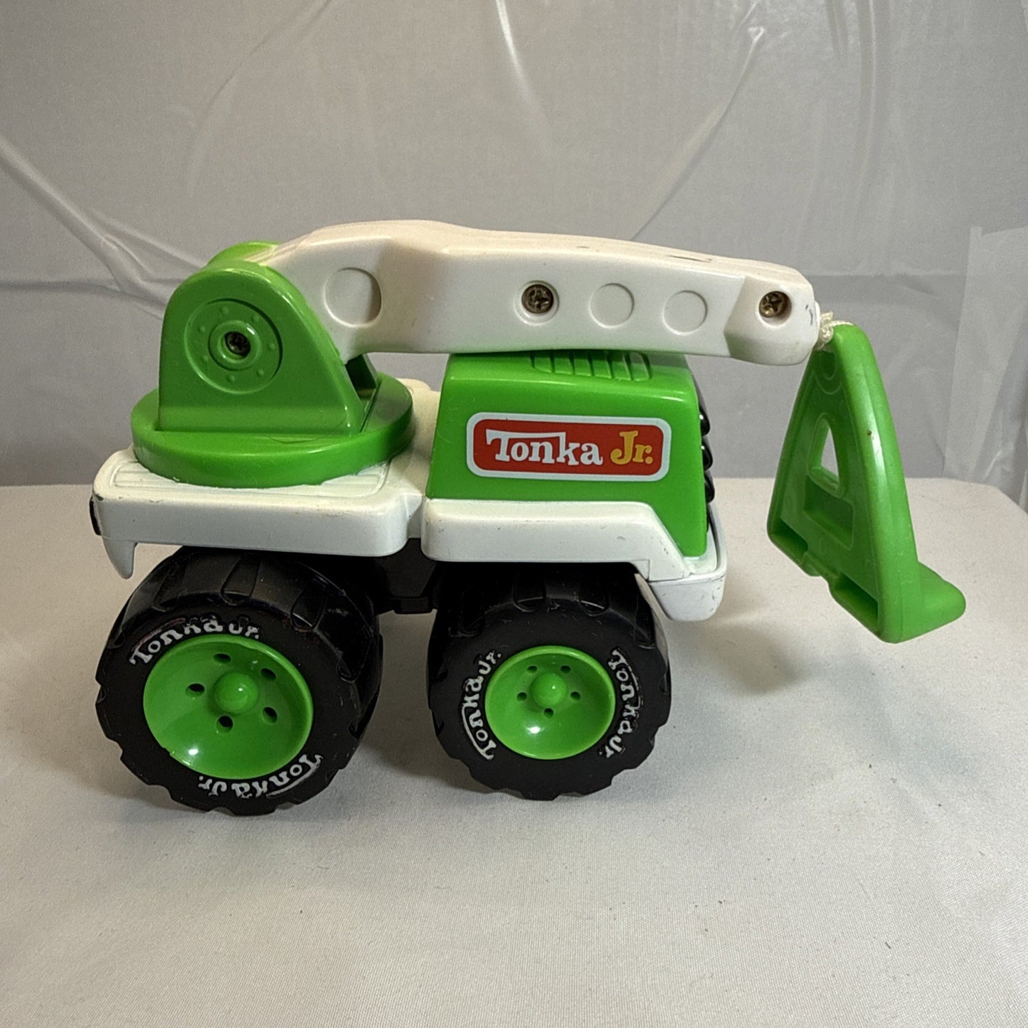 Vintage Tonka Jr Wobbler Crane Truck Year 2000