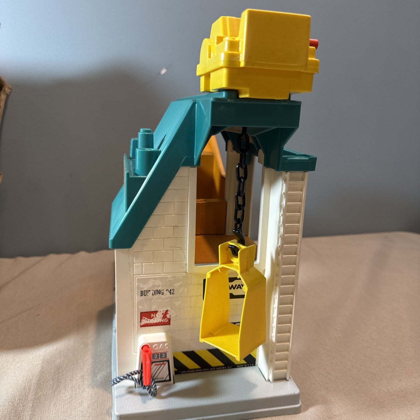 Vintage Fisher Price Little People Lift & Load Depot Construction Set COMPLETE