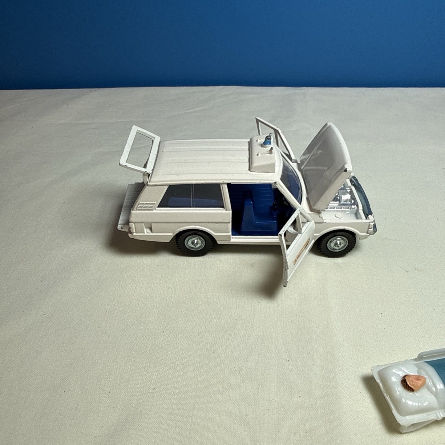 Vintage Range Rover Ambulance Dinky 268 Opening Hood Doors Hatch With Stretcher