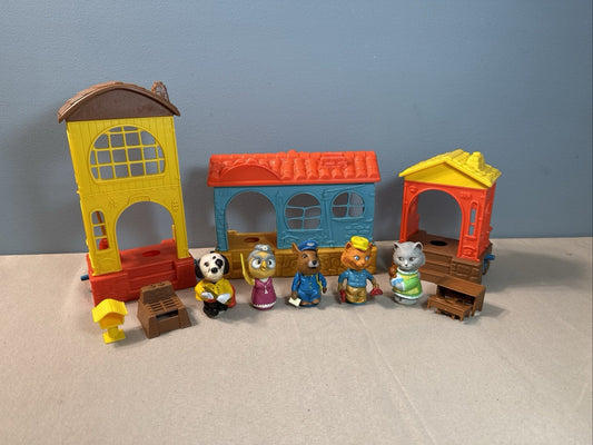 Vintage 1975 Mattel Hub Bubs Happy Hollow Playset Buildings Figures Accessories