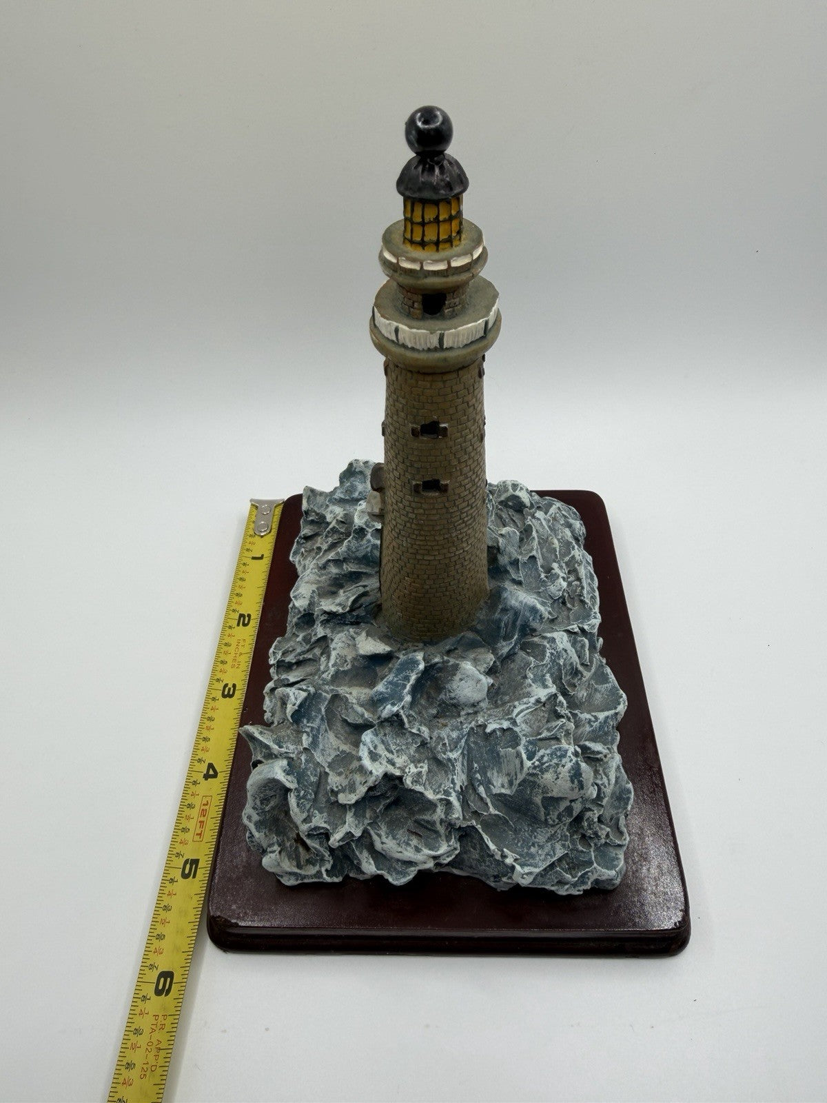 Oneida Studios Minots Ledge MA Lighthouse Figurine Resin 6.5 Inch Coastal Decor