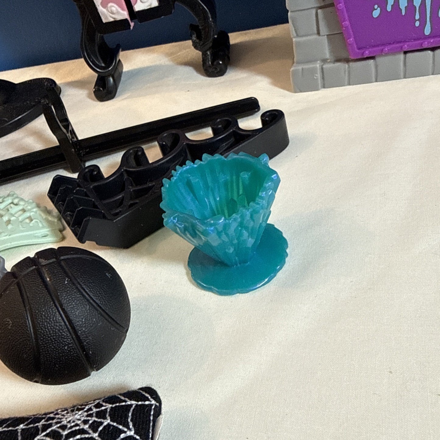 Monster High Draculaura Powder Room Accessories Clawdeen Mini Bottle Doll Lot
