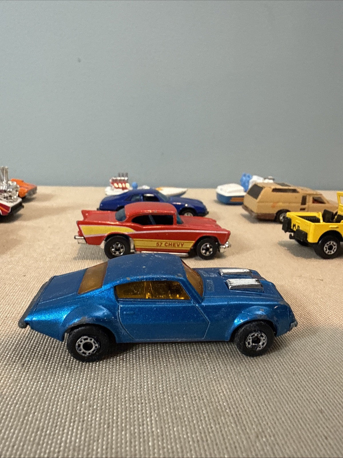 Vintage Matchbox Superfast Off The Road Carry Case Gift Set w/12 Cars 1970s