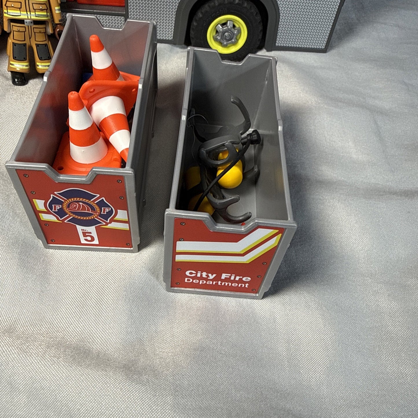 Playmobil City Action Fire Truck 71233 Flashing Lights Incomplete Set