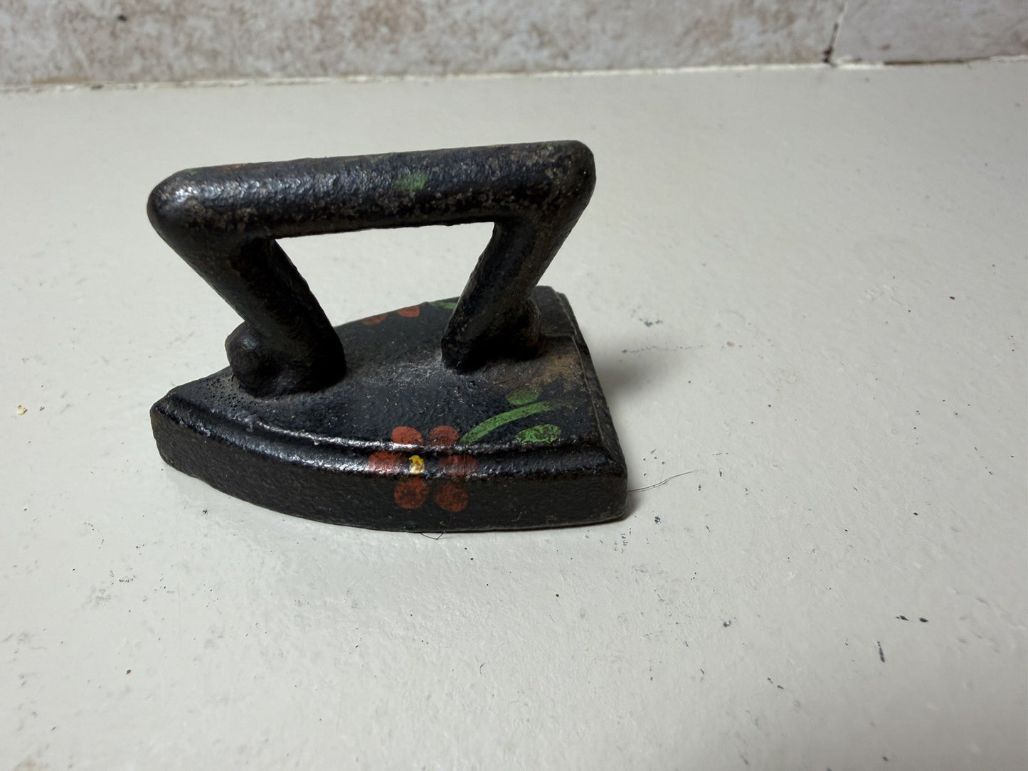 Vintage Cast Iron Sad Irons Miniature Heart Trivets Salesman Sample Lot of 3