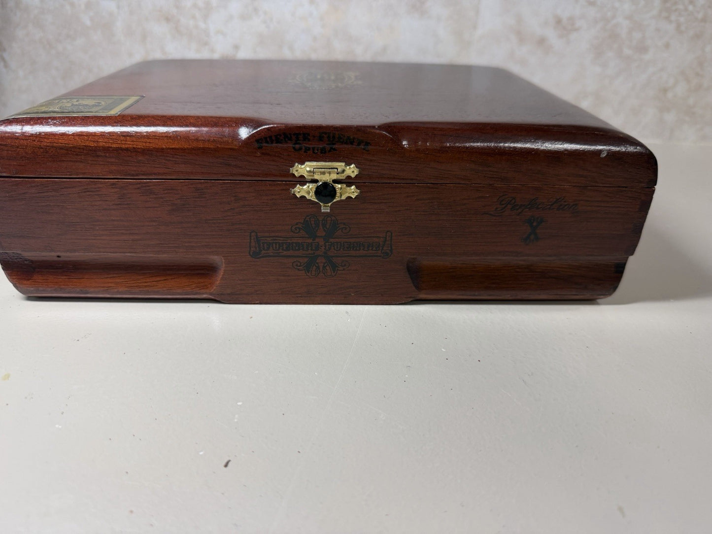 Arturo Fuente OpusX Chateau Rare Estate Reserve Wood Cigar Box Briefcase Handle
