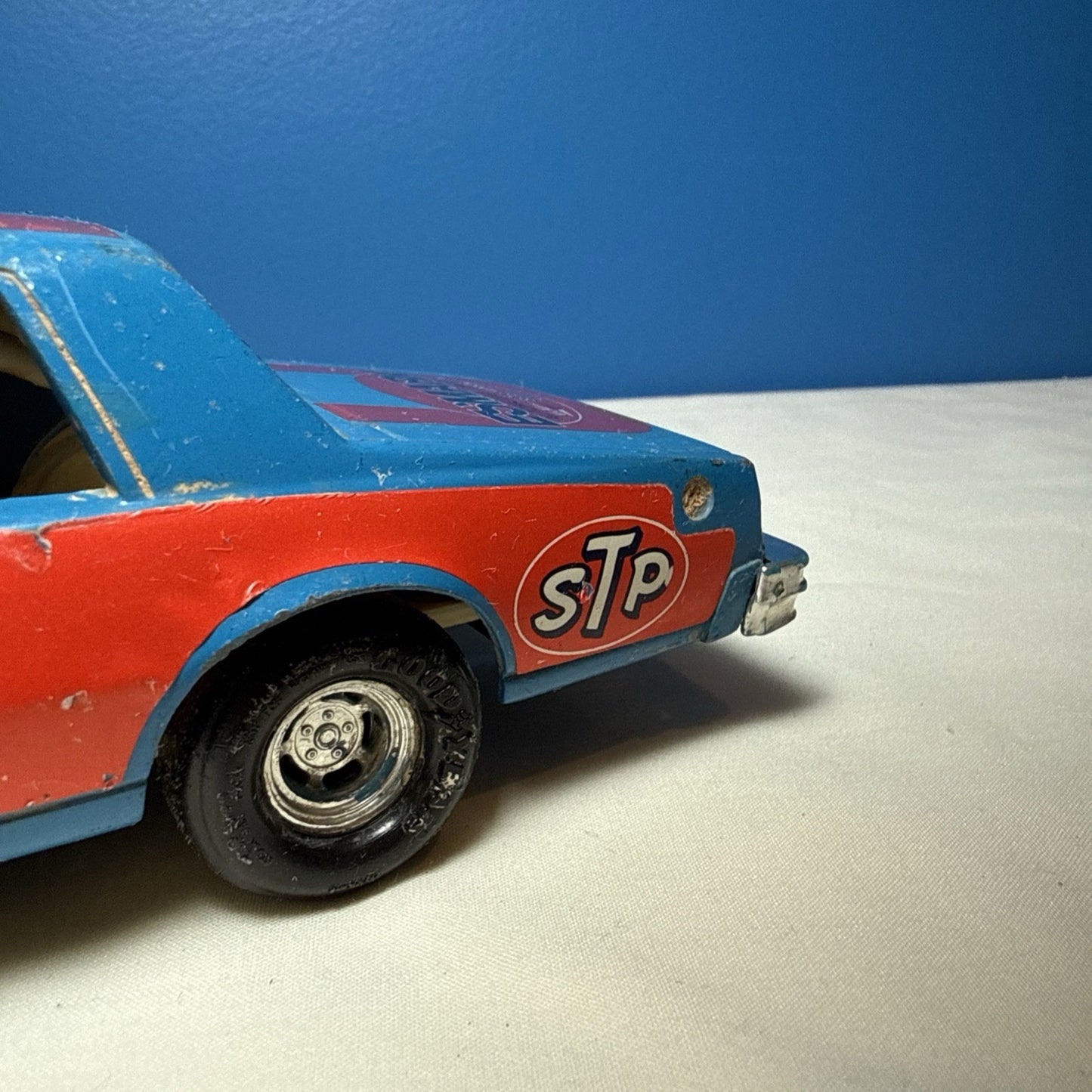 Vintage Ertl Richard Petty STP 43 1980 Chevrolet Caprice 1/24 NASCAR Diecast Car