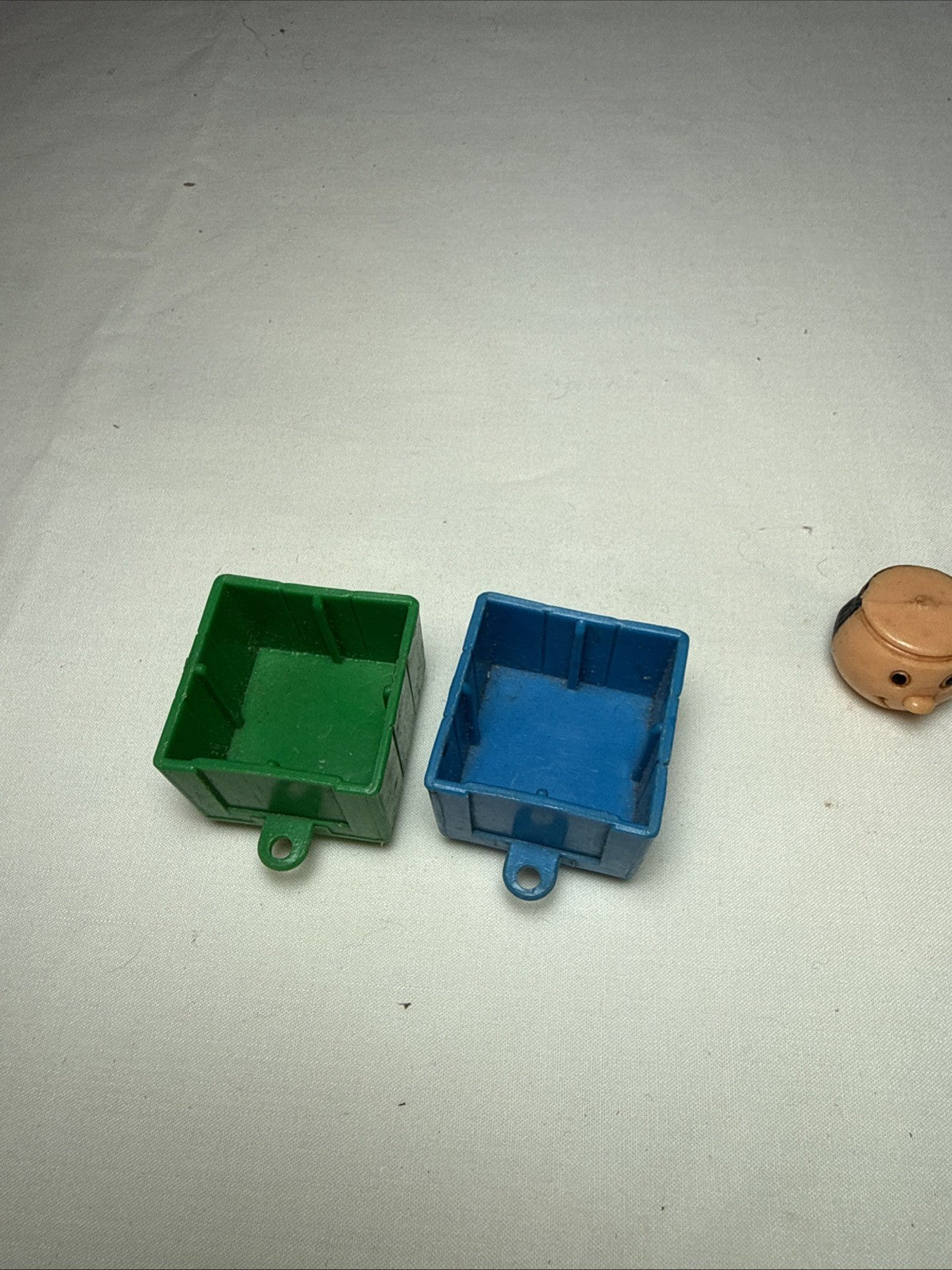 Vintage 1970s Peanuts Charlie Brown Lucy Connecting Carts Plastic Toy Lot of 4