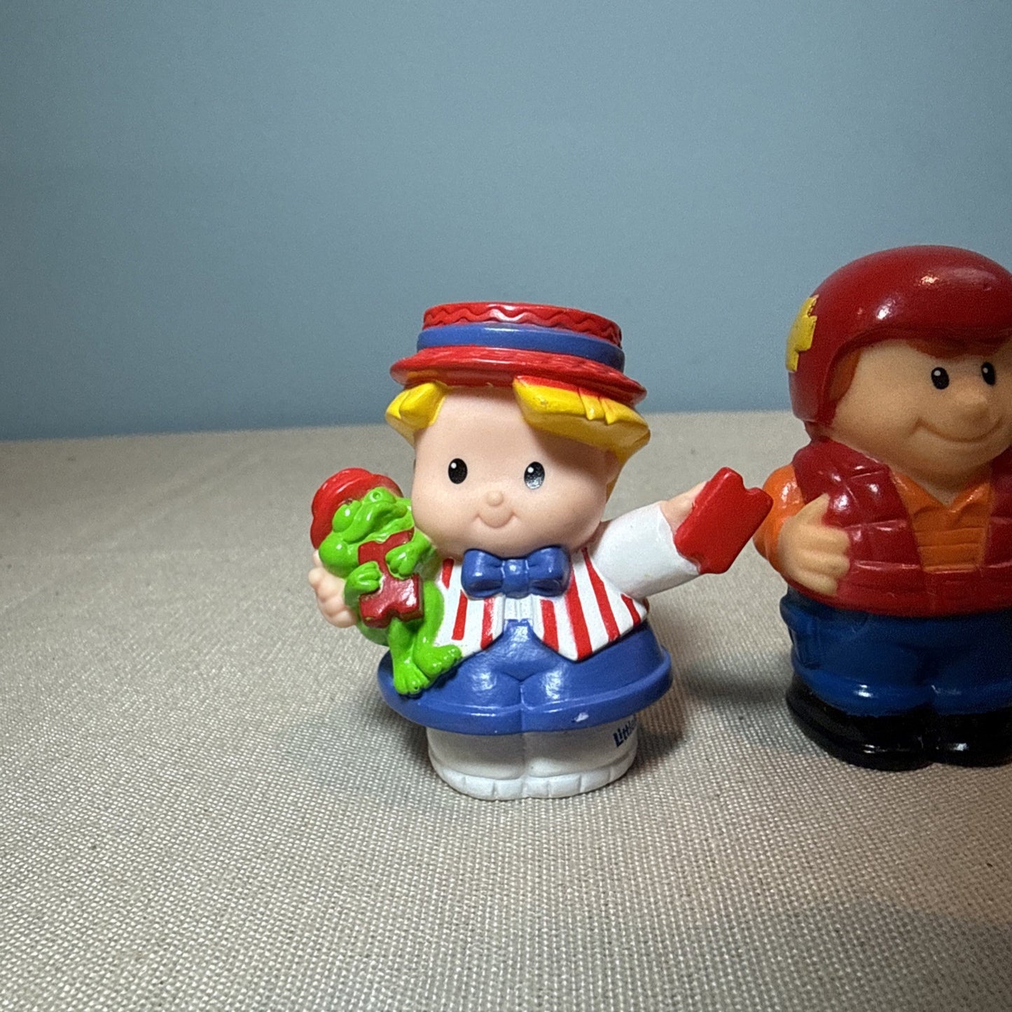 Fisher Price Little People Airplane with 3 Figures Taxi Vehicle Playset Vintage