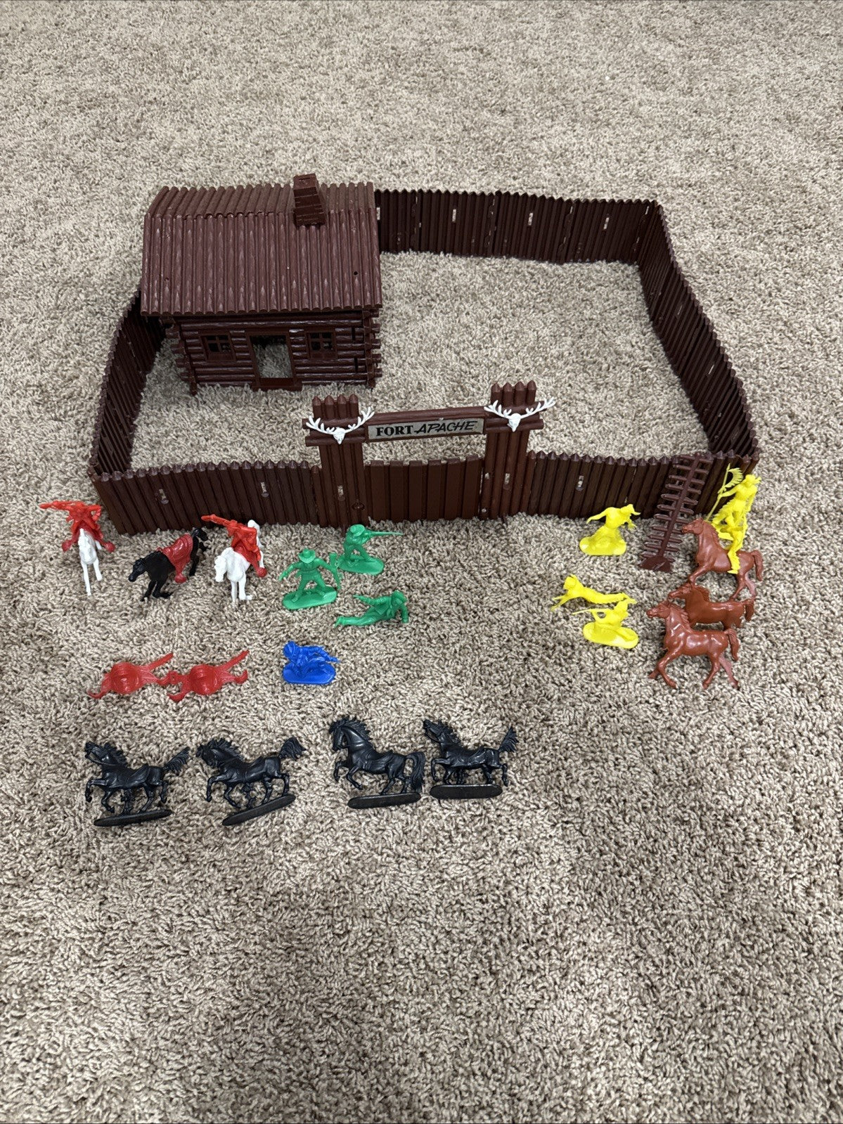 Vintage Jean Hoefler Fort Apache Western Set With Figures Horses Extras Germany