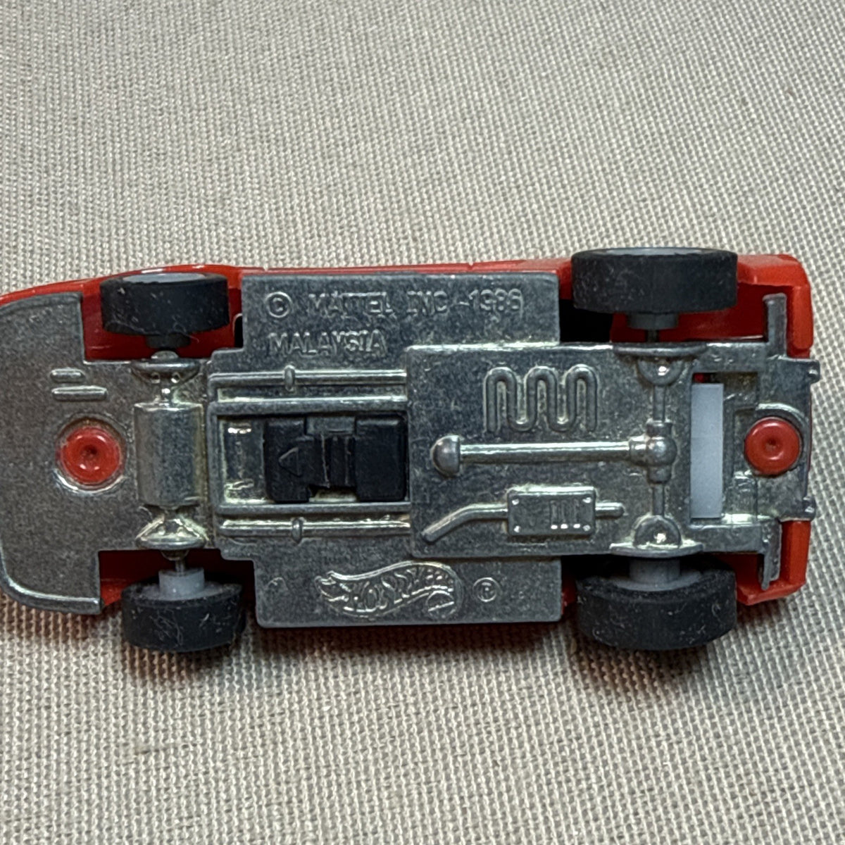 Hot Wheels Power Command Ferrari Testarossa Red 1986 Metal Base Pull Back Racer