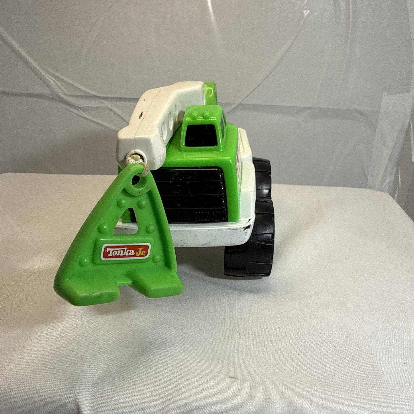 Vintage Tonka Jr Wobbler Crane Truck Year 2000