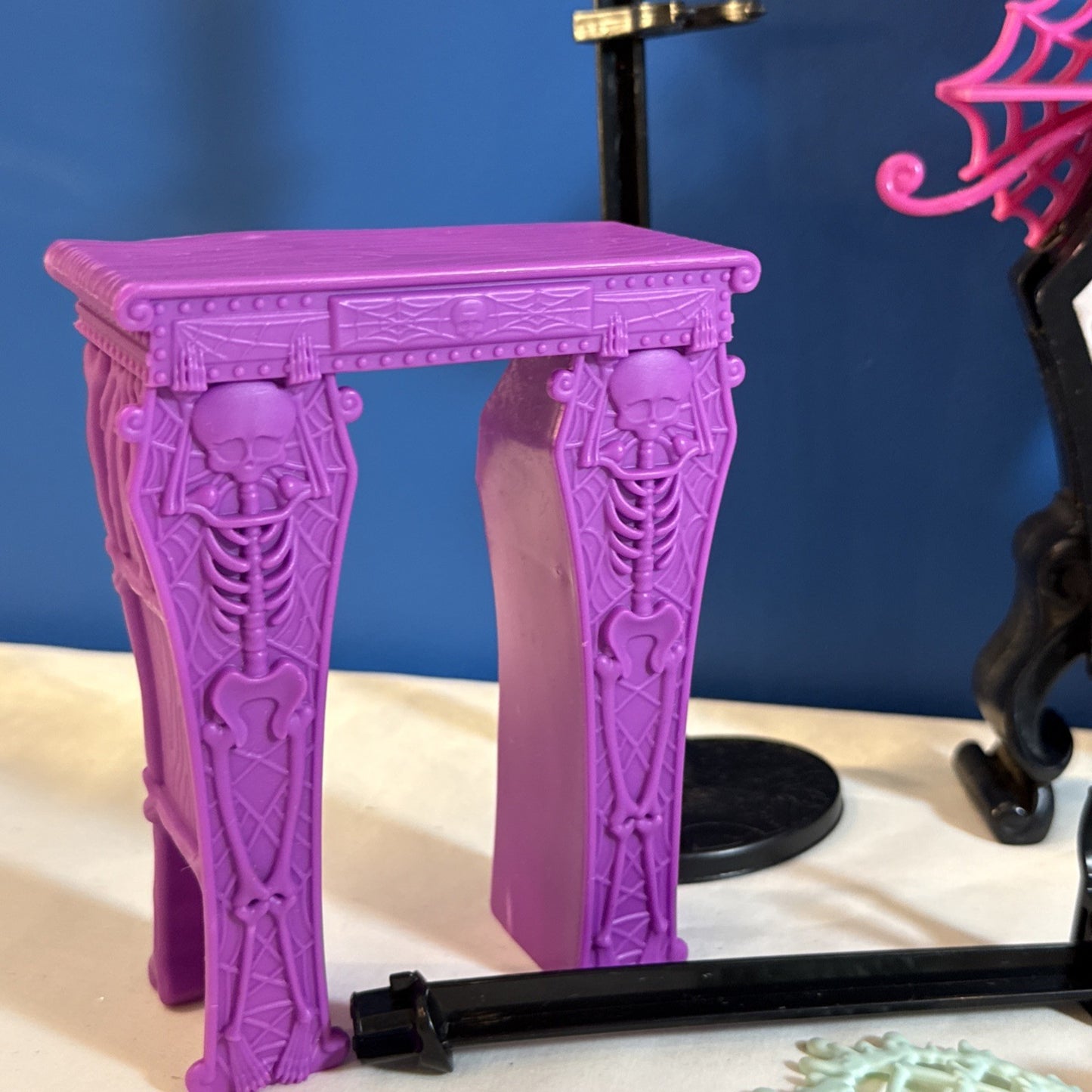 Monster High Draculaura Powder Room Accessories Clawdeen Mini Bottle Doll Lot