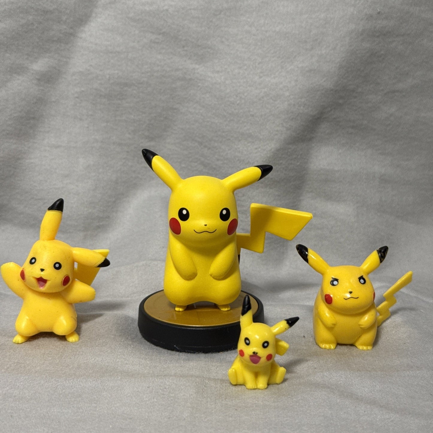 Nintendo Tomy Pokemon Pikachu Figure Lot 4 Mini Figures Collectible