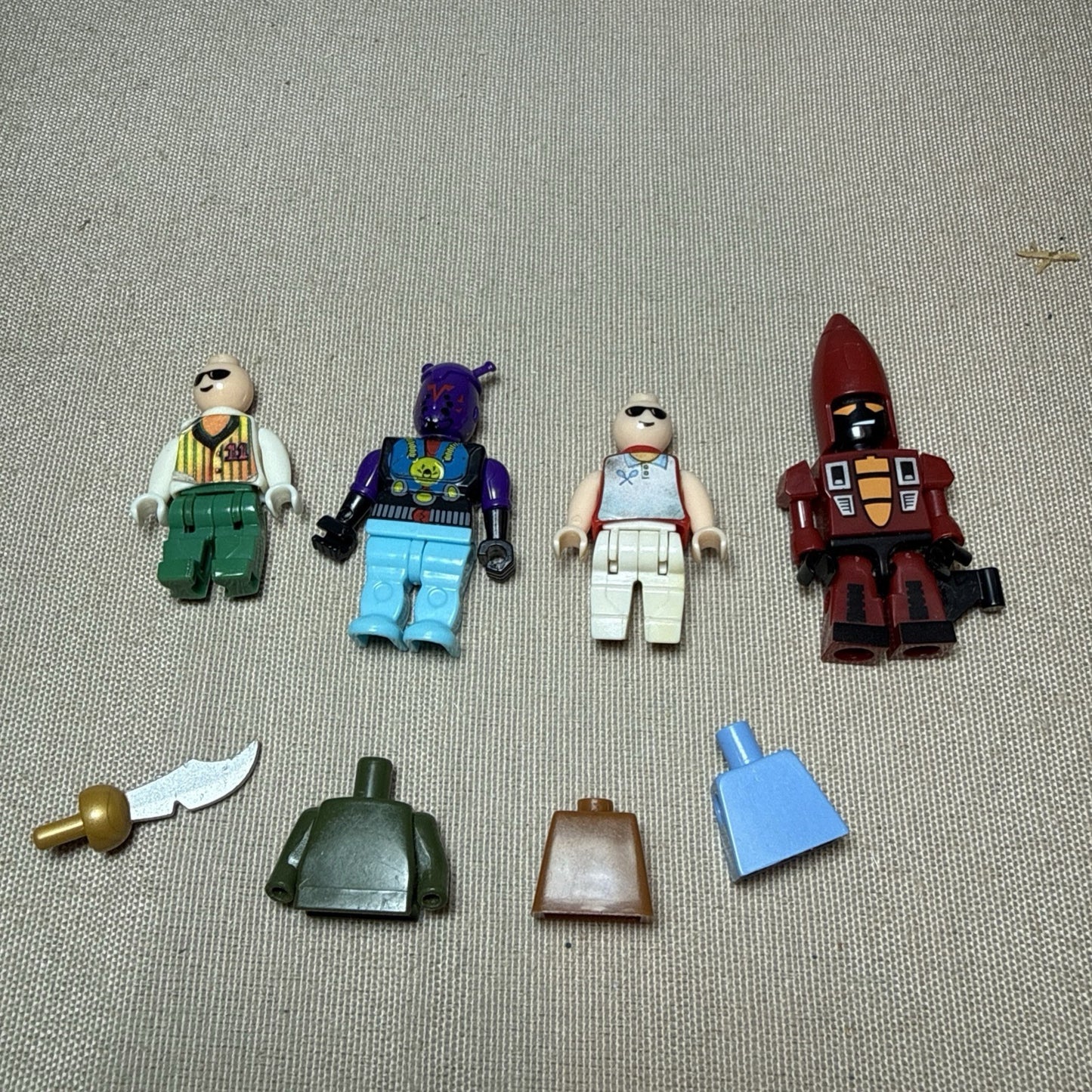 Vintage Best Lock Minifigures Parts Lot Sci Fi Aliens Torsos Accessories 7 Piece