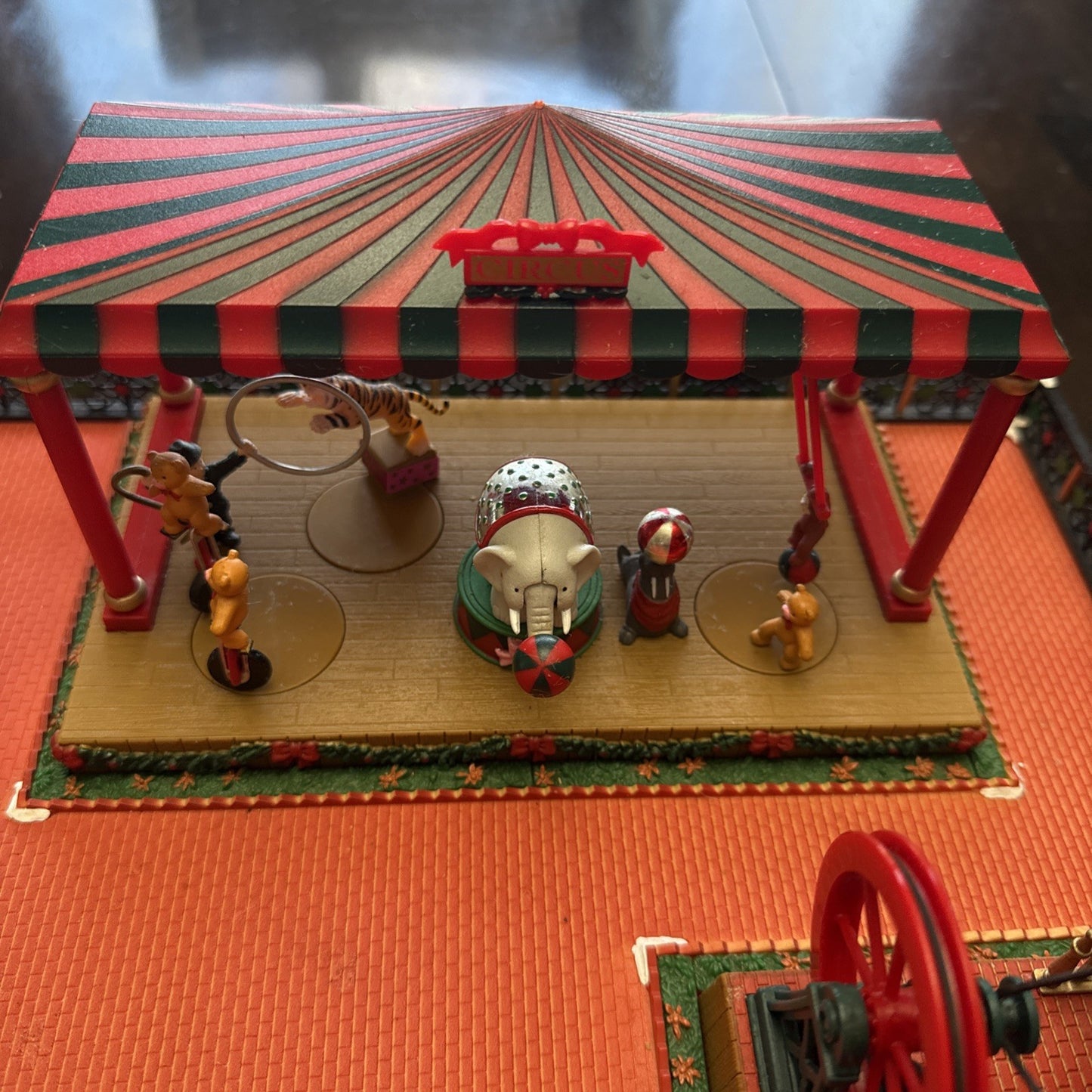 Maisto Santa Holiday Wonderland Animated Illuminated Christmas 1998 Works