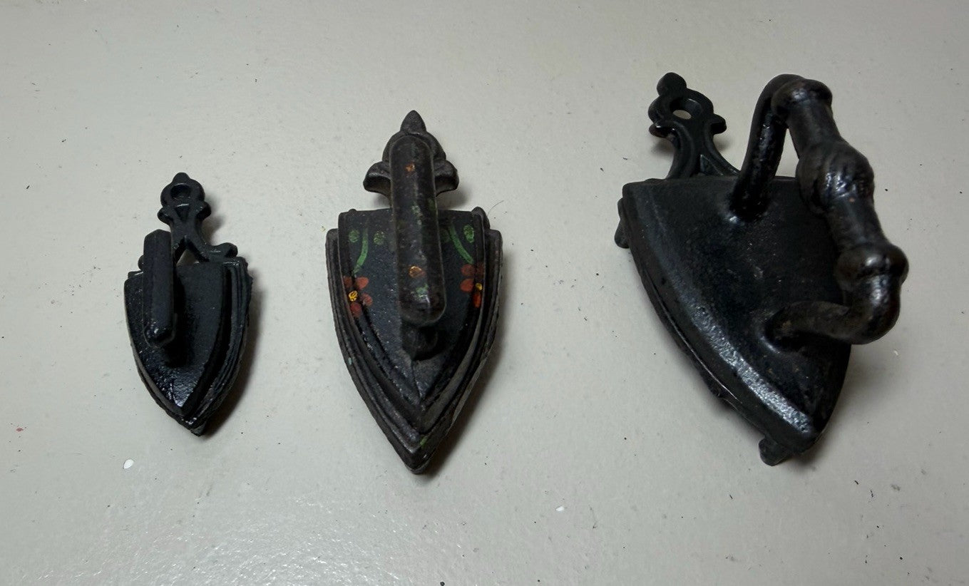Vintage Cast Iron Sad Irons Miniature Heart Trivets Salesman Sample Lot of 3