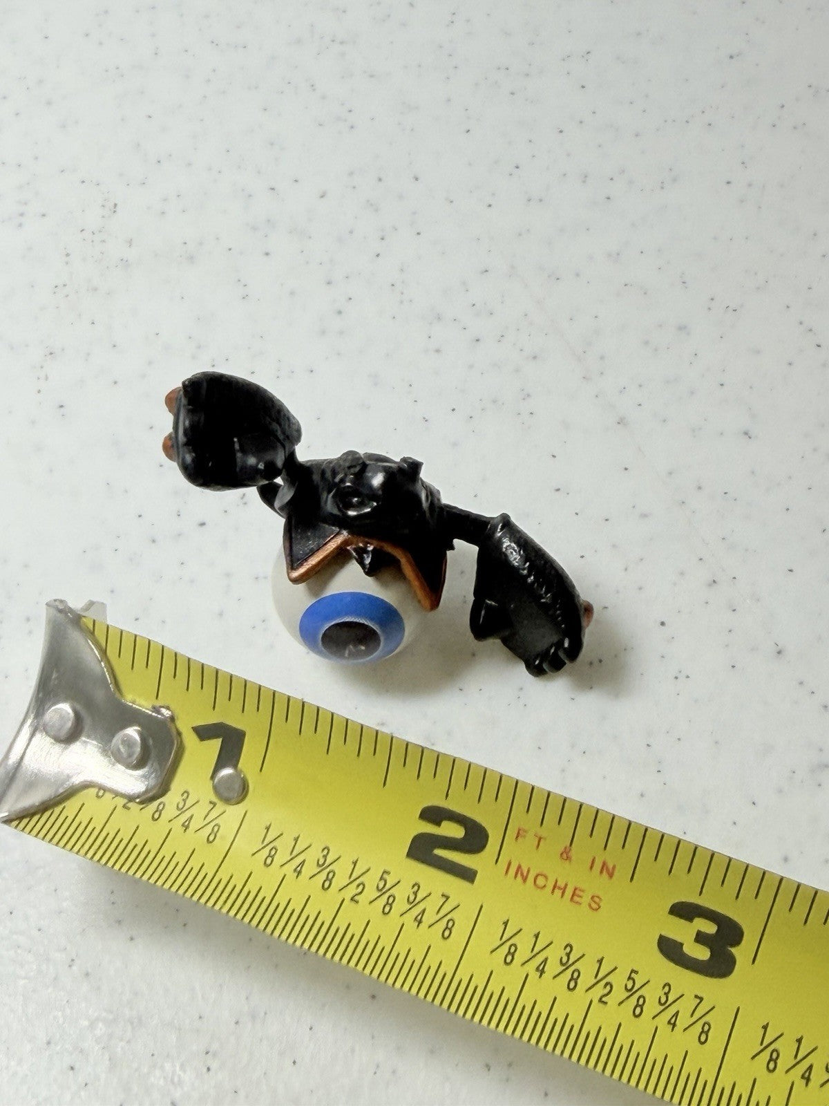 ZURU Smashers Series 2 Gross Odd Bodies Eye Sore Mini Figure Black Blue toy