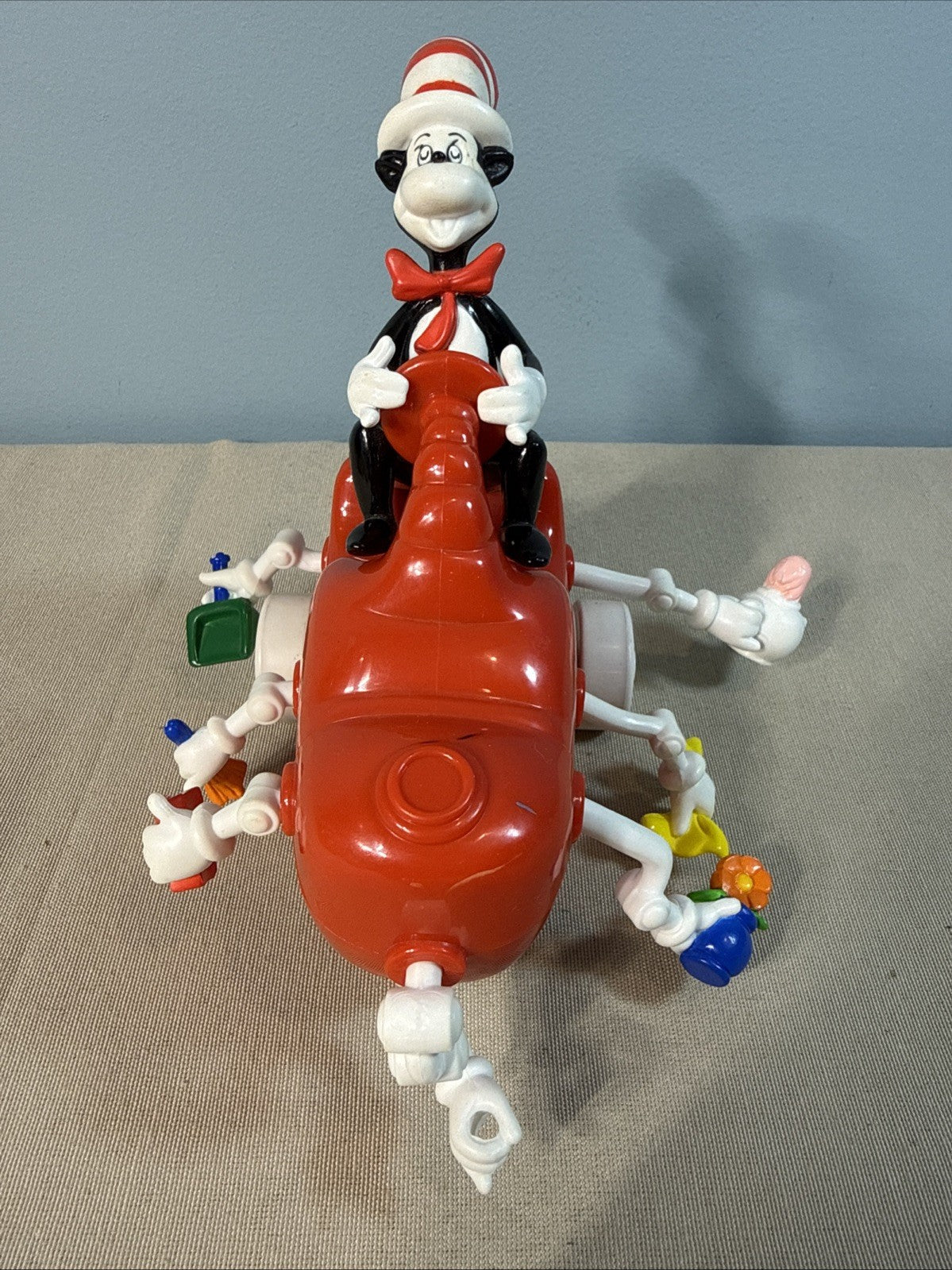 Vintage 2002 Ertl Dr Seuss Motion Mobiles Cat In The Hat Cleaning Car Toy