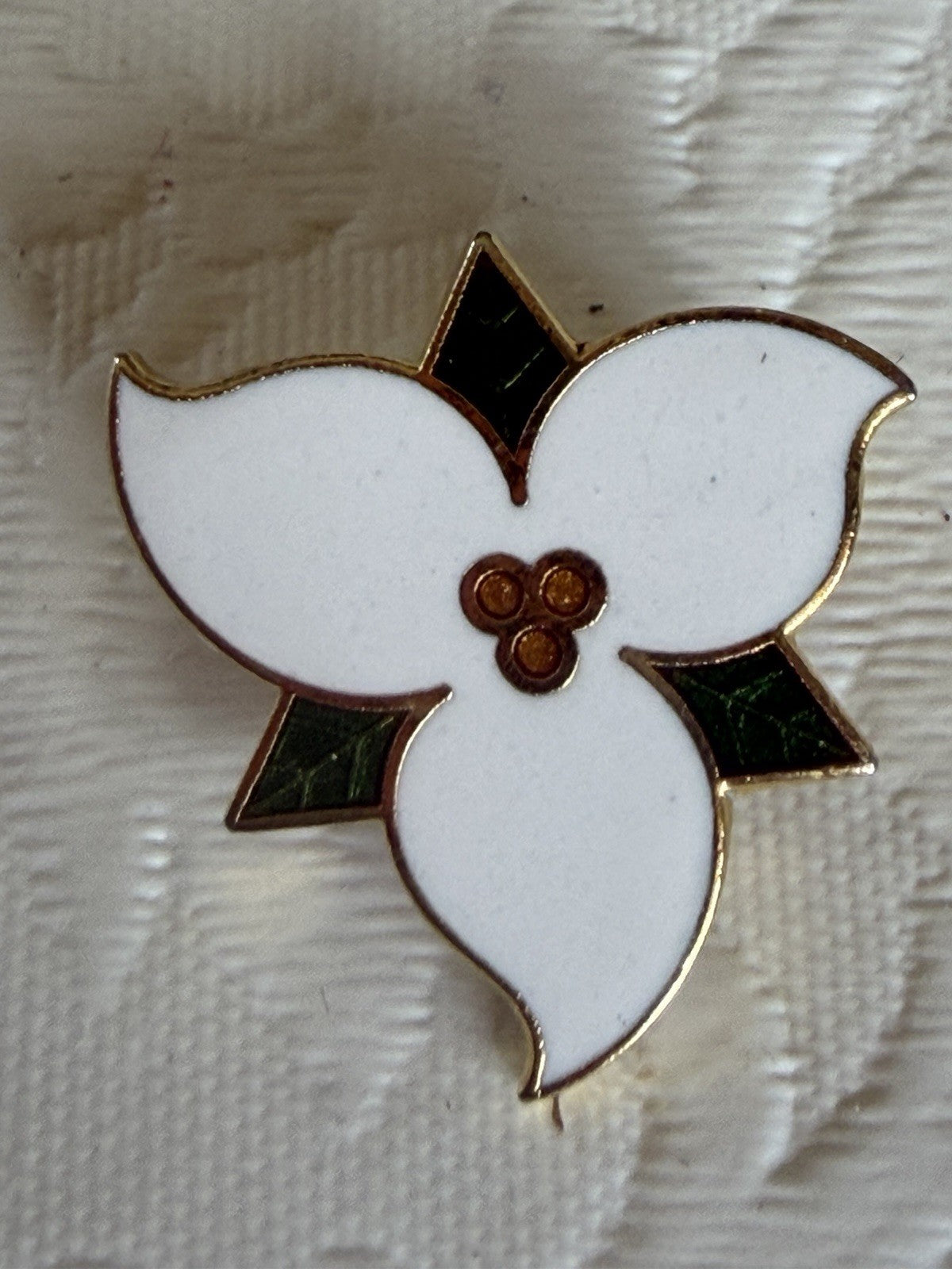 Vintage Trillium Flower Enamel Lapel Pin White Gold Ontario Canada Provincial