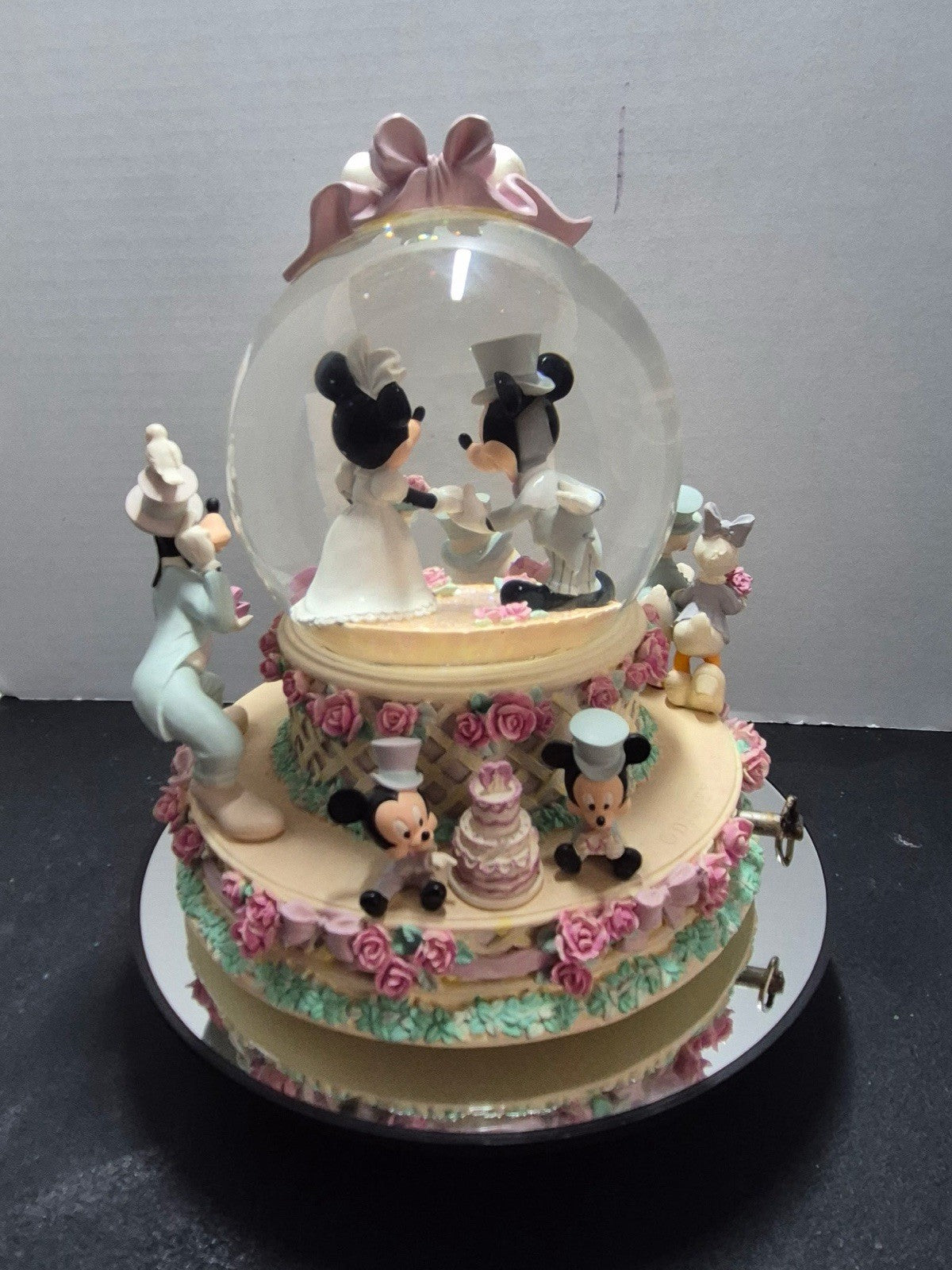 Disney Mickey Minnie Wedding Cake Musical Snow Globe Wedding March Missing Duck
