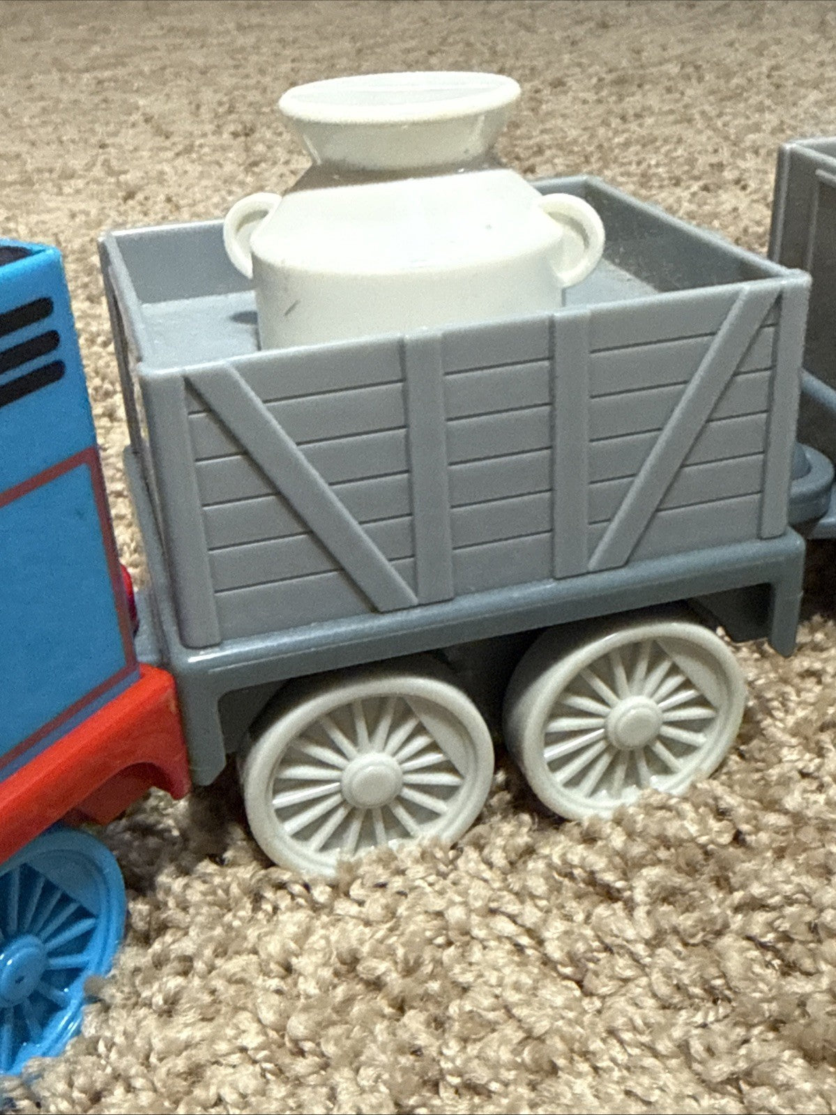 2006 TOMY Thomas The Train and Troublesome Trucks Pull Along Toy w/Sounds