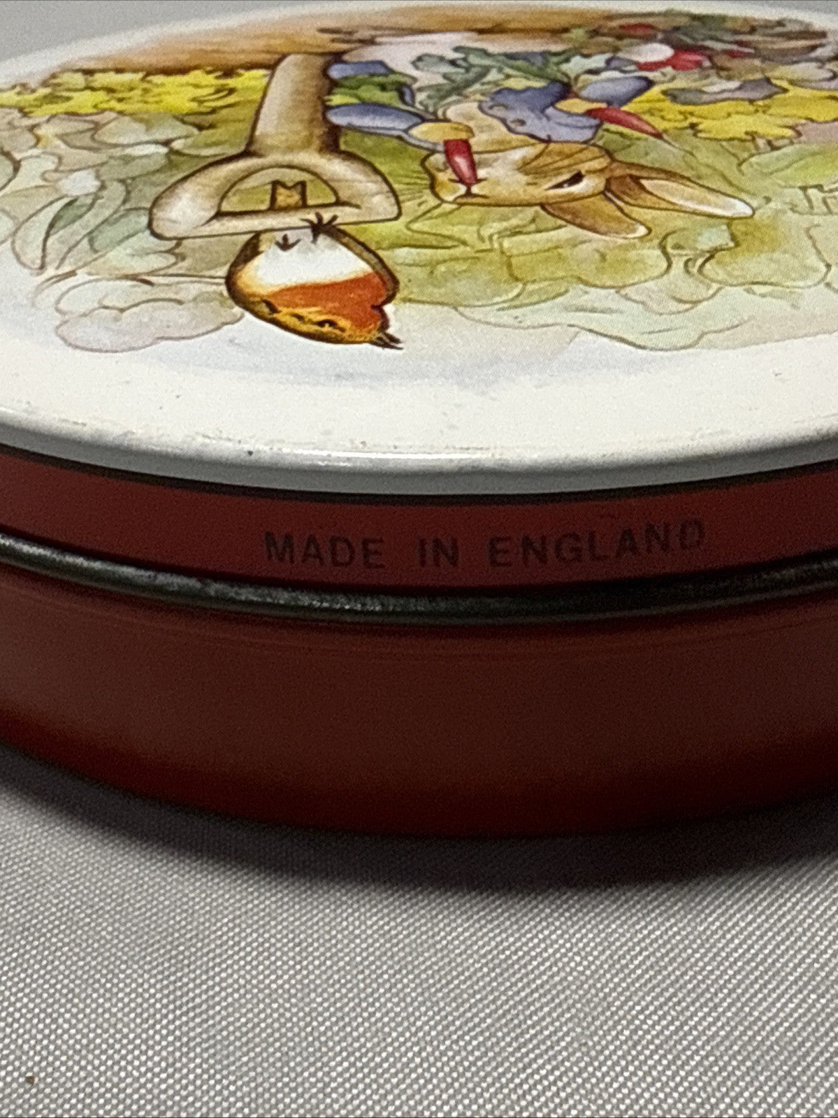 Vintage Peter Rabbit Huntley Palmer Biscuit Tin Red Round England