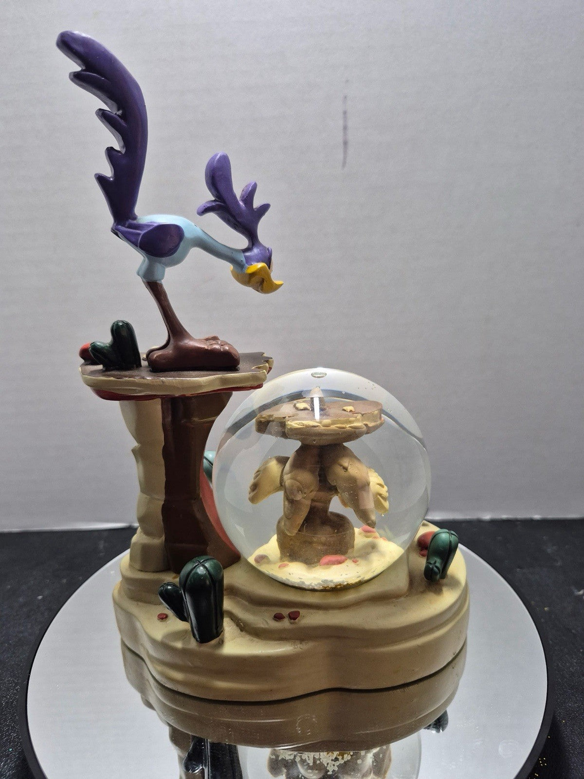 Looney Tunes Wile E Coyote Road Runner Snow Globe Very Rare