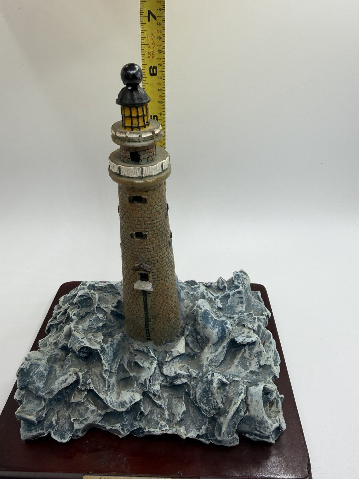 Oneida Studios Minots Ledge MA Lighthouse Figurine Resin 6.5 Inch Coastal Decor