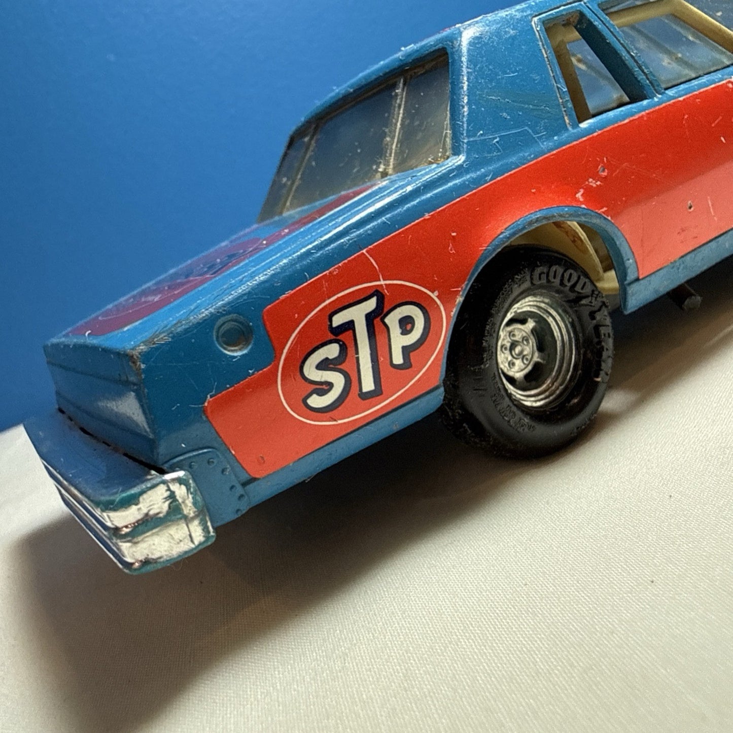 Vintage Ertl Richard Petty STP 43 1980 Chevrolet Caprice 1/24 NASCAR Diecast Car